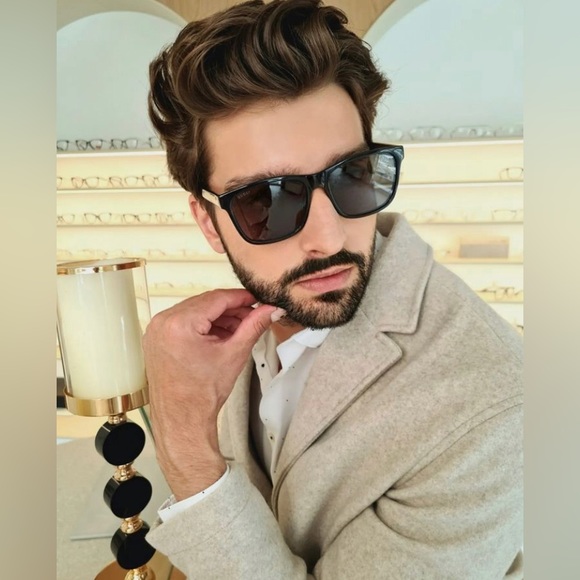 New- GUCCI GG1156S-001 57 Acetate Black-Grey
Sunglasses - Picture 4 of 17